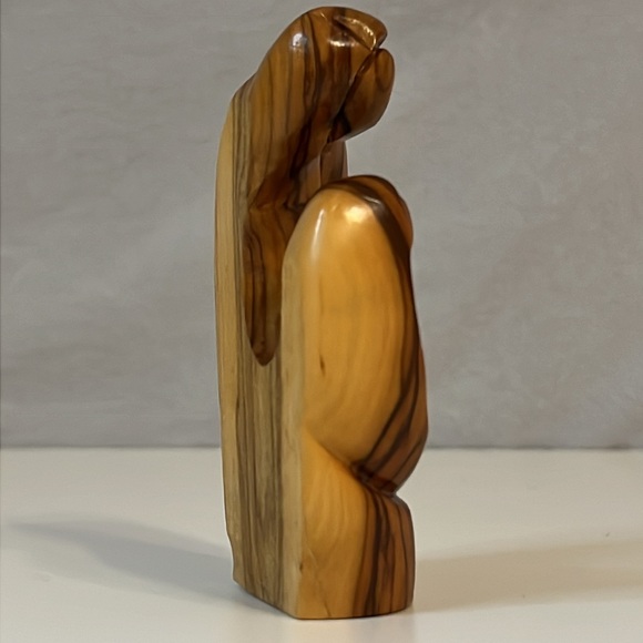 Small Olive Wood Sculpture of the Holy Family - Picture 6 of 10
